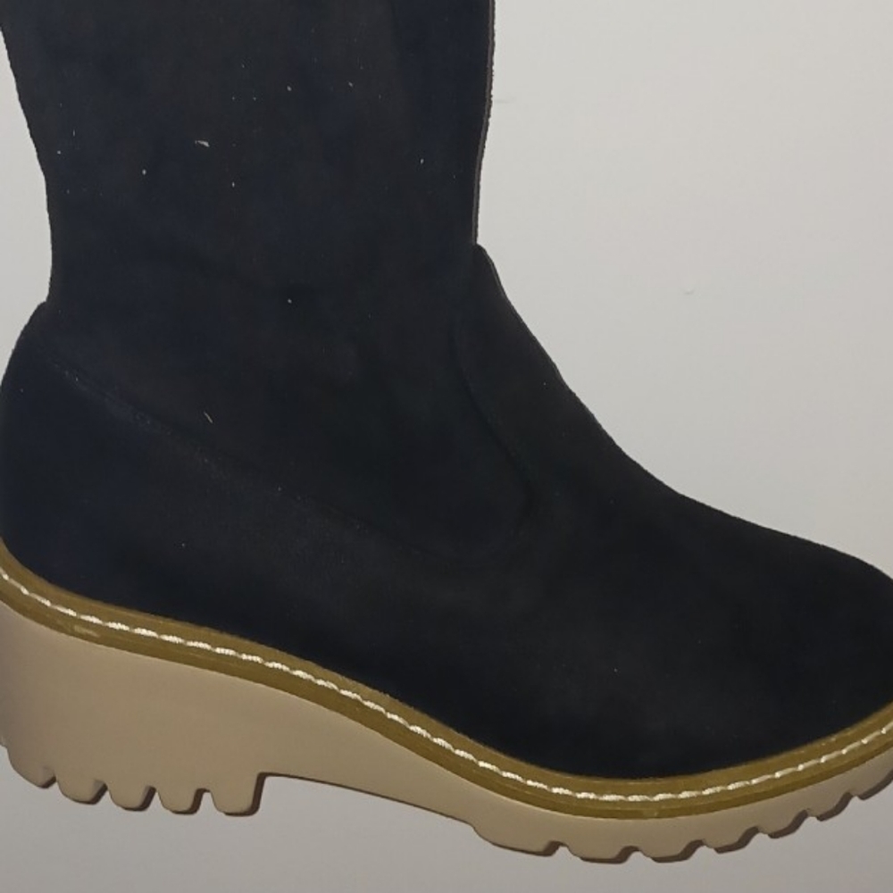 Boots - Picture 4 of 5